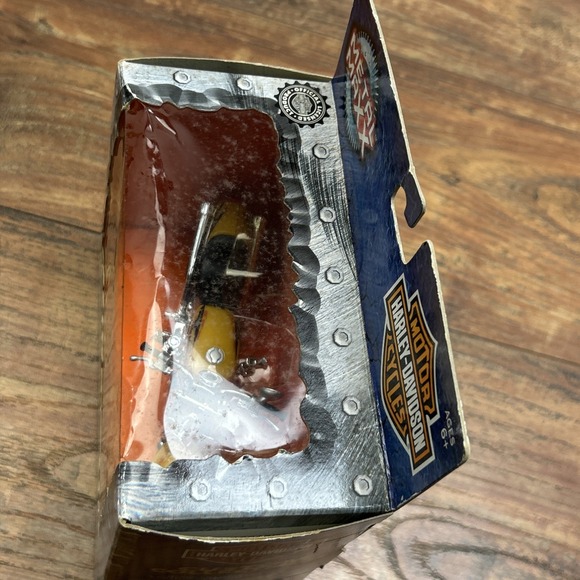 2001 Harley Davidson Metal Maxx 1:17 Scale Custom Collectibles "Fury" NEW - Picture 7 of 8